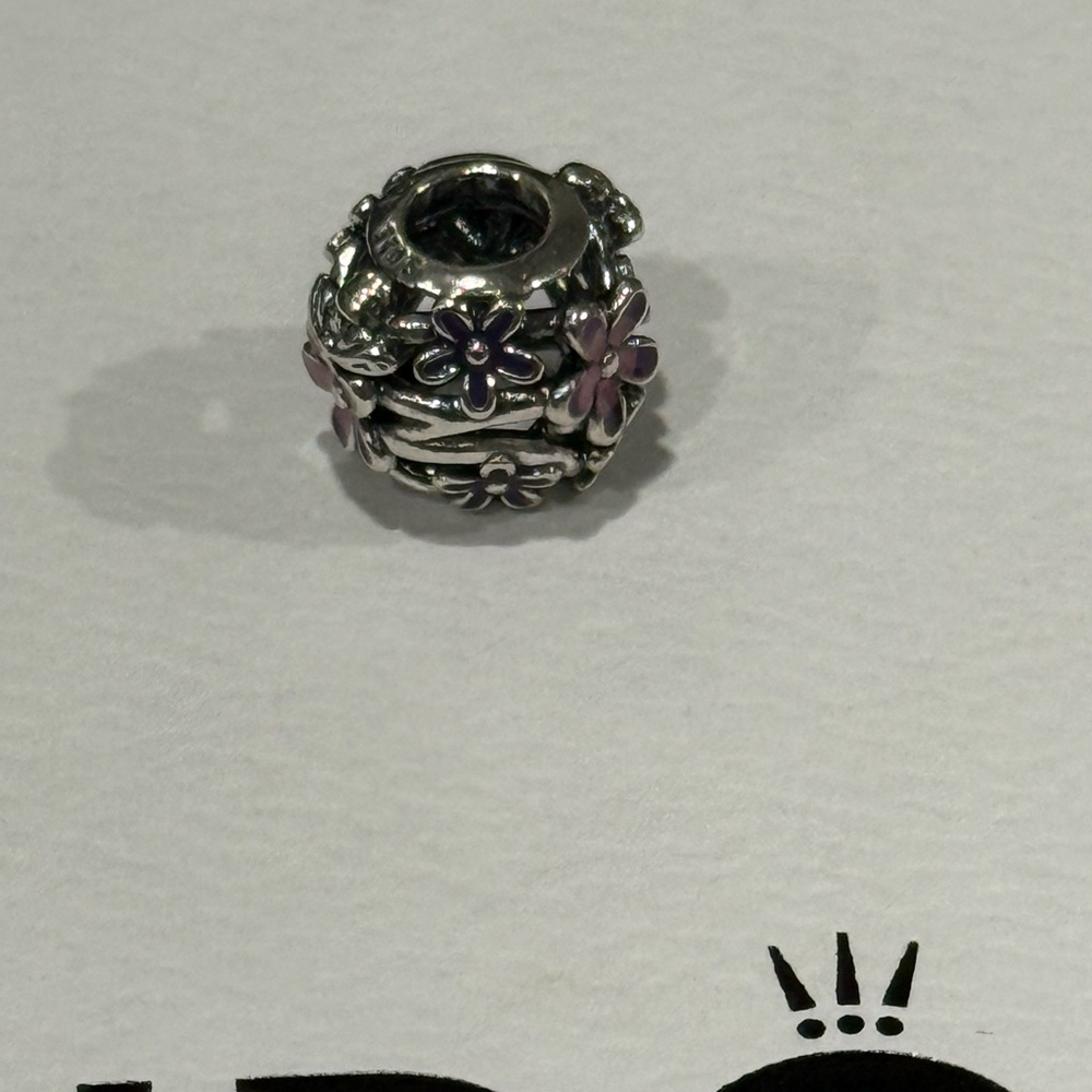 Pandora daisy charm